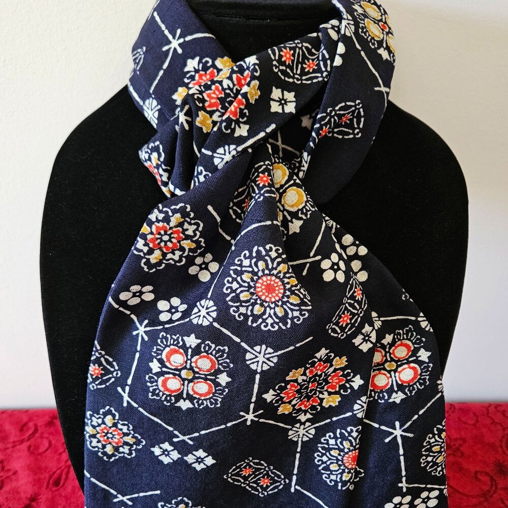 Japanese Kimono Scarf S4661 - Navy Blue Wool Hex and Medallion - Picture 2 of 4
